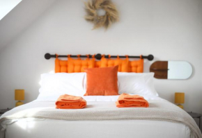 Pillow Paradise & Private Parking With RR Housings